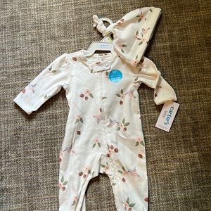 NWT Carter’s 2-Way Zipper Footie and Matching Hat 3M